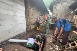 TMMD Situbondo bangun fasilitas MCK rumah warga lereng Gunung Argopuro