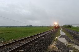 Banjir rendam rel di Grobogan, perjalanan KA jalur utara Jawa Tengah terganggu