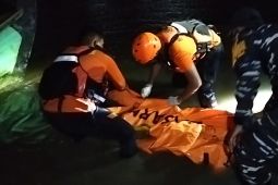 Tim SAR gabungan evakuasi pemuda hanyut di sungai Kualuh Hulu