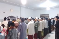 Sebagian warga Jember dan Bondowoso berpuasa lebih awal mulai hari ini