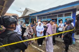 Pemkab Situbondo bantu perbaiki rumah warga terdampak ledakan