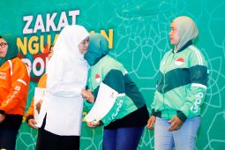 Khofifah berbagi dengan 850 Bunda Ojol sambut Ramadhan