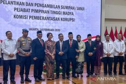 KPK melantik tiga deputi, ingatkan jadi penentu dan harus adaptif