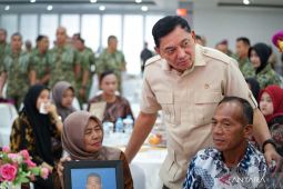 Menhan beri semangat pada keluarga prajurit yang gugur karena longsor