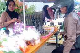 Penjualan takjil tumbuhkan ekonomi baru bagi warga Lebak