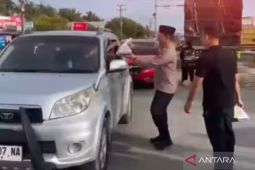 Polres Mukomuko bagikan takjil gratis setiap hari selama Ramadhan