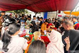 Hari pertama puasa, kios takjil sudah dimulai di Jl. Sabang