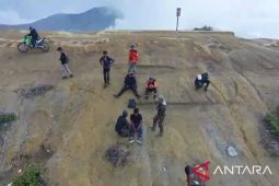 Tim SAR temukan pendaki hilang di Kawah Ijen dalam keadaan selamat