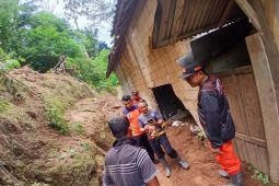 BPBD Pacitan sebut hujan deras picu longsor dan banjir lumpur di Sudimoro