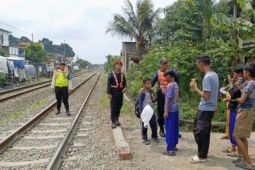 PT KAI rutin patroli aktivitas ngabuburit di jalur rel kereta api