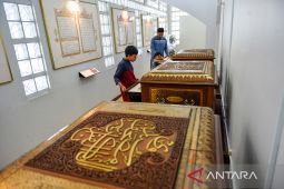 Bikin takjub pengunjung, Al Quran Sundawi langka dipamerkan di Pusdai selama Ramadhan 1447 H