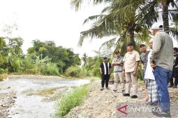 Respons aduan warga, Pemkab Madina perkuat tanggul di Siabu