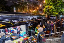 Relawan Masjid Makan-makan keliling Kota Bandung bagikan ratusan hidangan buka puasa gratis