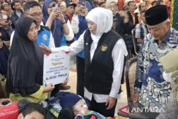 Khofifah salurkan bansos untuk ribuan penerima manfaat di Malang