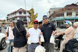 Satintelkam Polres Singkawang bagikan 300 takjil