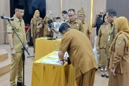Bupati Barsel lantik puluhan pejabat administrator dan fungsional