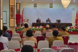 Senator Filep Wamafma inventarisasi masalah pendidikan di Manokwari