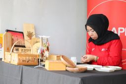 Rumput liar Karawang tembus pasar China lewat seni bunga tekan