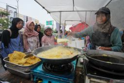 Pasar takjil di Surabaya