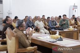 Desa Dambung Raya Tabalong diminta tingkatkan pelayanan publik