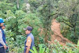 Pemda Sumedang pantau intensif longsor di Cisoka
