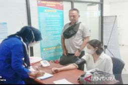 Polda Kalsel serahkan tersangka penggelapan dalam jabatan dan TPPU ke jaksa