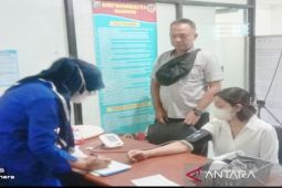Polda Kalsel serahkan tersangka penggelapan jabatan dan TPPU ke jaksa