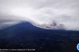 Gunung Semeru kembali erupsi dengan tinggi letusan capai 3.000 meter di atas puncak