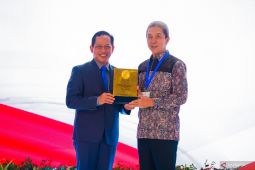 Pemkot Bogor menerima predikat Kota Menuju Bersih dari Menteri LH