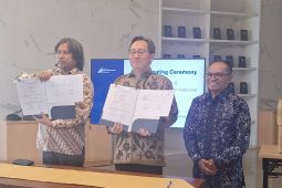 UIII terima hibah 160 buku dari Kedutaan Besar Jepang