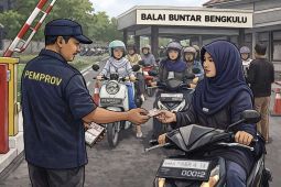 Bayar parkir tapi kendaraan tak diatur di Kampung Ramadan Balai Buntar tuai sorotan
