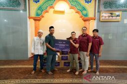 Lippo Cikarang salurkan bantuan perlengkapan ibadah untuk empat masjid