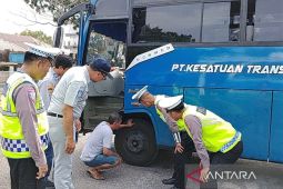 Tim gabungan Bangka Barat periksa kelaikan bus jelang mudik Lebaran