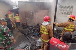 BPBD Aceh Barat kerahkan lima damkar padamkan kebakaran di rumah warga