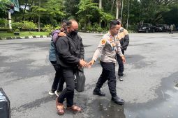 Enam tersangka terkait kasus dugaan narkoba mantan Kapolres Bima Kota AKBP Didik dibawa ke Bareskrim