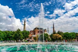 Karya besar dua Hagia Sofia di Istanbul dan Bursa