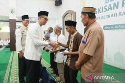 Berkah Ramadhan, YBM PLN salurkan ribuan paket bingkisan