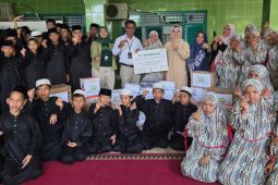 PT Pegadaian serahkan ratusan paket sembako ke Panti Asuhan Mamiyai