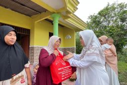 IKBI PG Ngadirejo Kediri bagikan paket bahan pokok ke warga