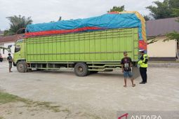 Polda Gorontalo tertibkan kendaraan bermuatan lebih