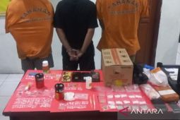 Tiga pemuda diringkus Polisi Bangka Barat diduga edarkan sabu dan ekstasi