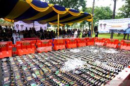 Pemkot Tangerang musnahkan ribuan botol miras hasil penindakan setahun