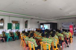 Asmo Kalbar tanamkan keselamatan berkendara sejak dini di SMP N 4 Pontianak