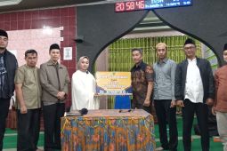 Pimpin TSR 2, Wakil Ketua DPRD Padang Panjang serahkan bantuan Rp30 Juta untuk Masjid Nurul Hidayah