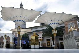 Masjid Arrahman Blitar berarsitektur mirip Masjid Nabawi