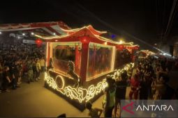 Ribuan warga padati Pawai Lampion Imlek 2577 di Singkawang