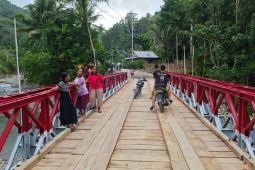 TNI rampungkan jembatan bailey di Nias Selatan penghubung antardesa