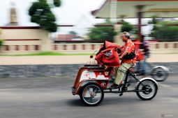 Pelatihan pengunaan becak listrik bantuan presiden