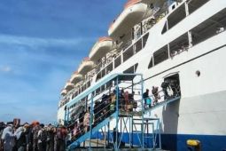 Arus mudik mulai terasa, Ratusan warga serbu tiket kapal di Pelabuhan Ternate
