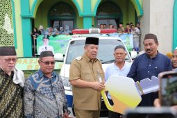 Gubernur Babel serahkan ambulans perkuat layanan kesehatan darurat